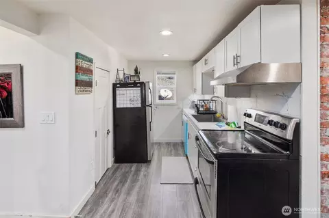 Kitchen - 2222 Summit Ave, Everett, WA 98201 photo 2 of 7