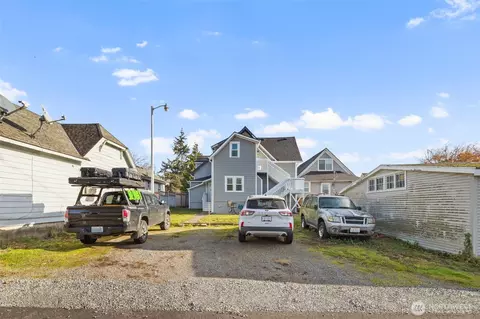 Exterior - 2222 Summit Ave, Everett, WA 98201 photo 10 of 11