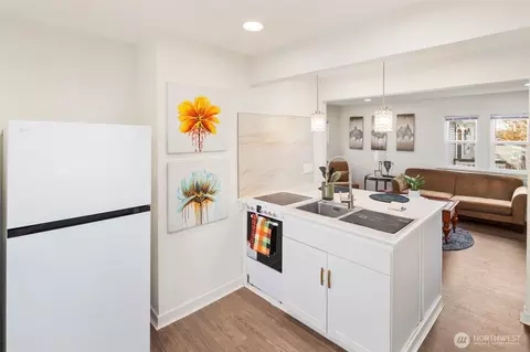 Kitchen - 2222 Summit Ave, Everett, WA 98201 photo 5 of 7