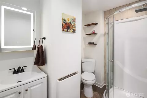 Bath - 2222 Summit Ave, Everett, WA 98201 photo 3 of 4