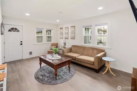 Living - 2222 Summit Ave, Everett, WA 98201 photo 3 of 5