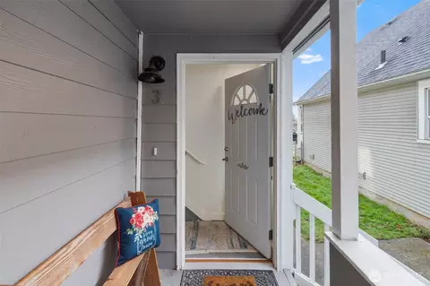 Entry Way - 2222 Summit Ave, Everett, WA 98201 photo 1 of 2