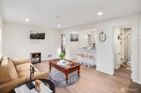 Living - 2222 Summit Ave, Everett, WA 98201 photo 2 of 5