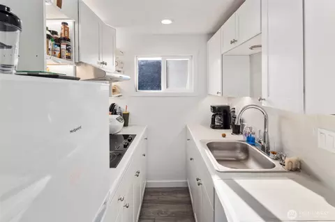 Kitchen - 2222 Summit Ave, Everett, WA 98201 photo 7 of 7