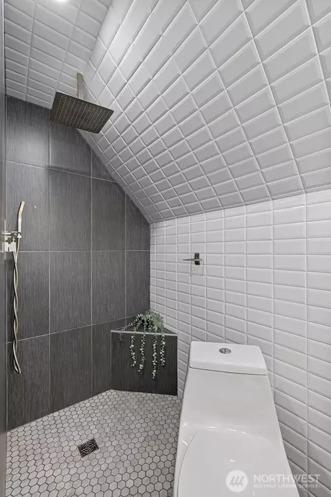 Bath - 3931 Grand Ave, Everett, WA 98201 photo 3 of 3