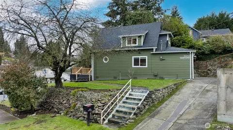 Exterior - 3931 Grand Ave, Everett, WA 98201 photo 2 of 3
