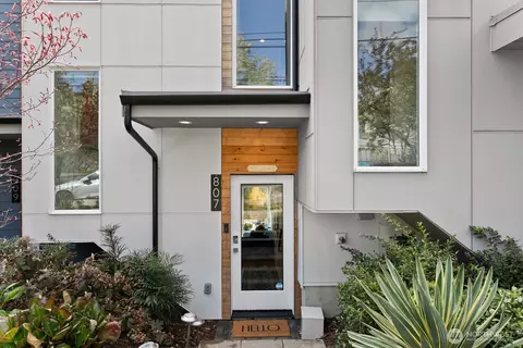 807 Davis Pl S, Seattle, WA 98144