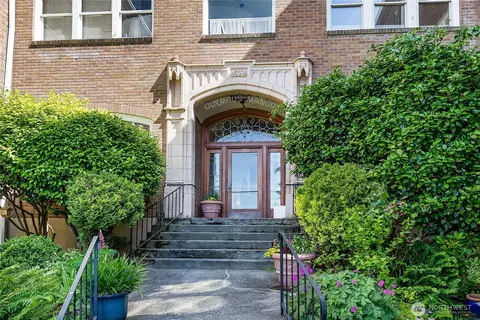 220 W Olympic Pl #105, Seattle, WA 98119