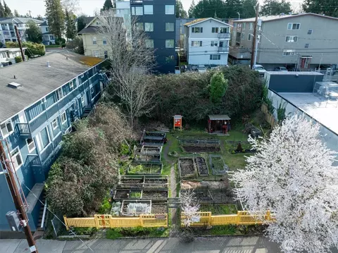 5520 University Way NE, Seattle, WA 98105