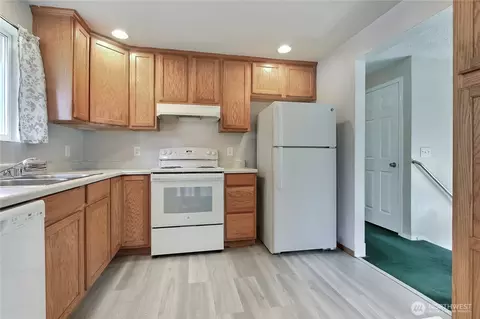 Kitchen - 19302 9th Ave E, Spanaway, WA 98387 photo 2 of 2