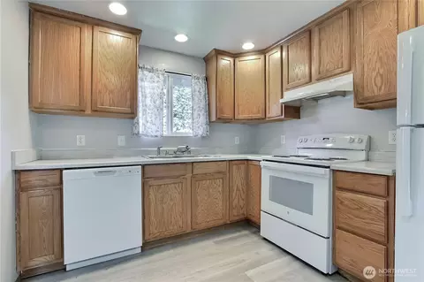 Kitchen - 19302 9th Ave E, Spanaway, WA 98387 photo 1 of 2