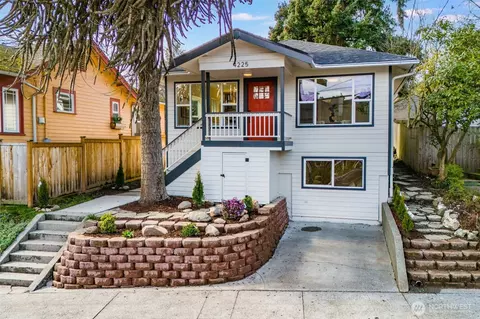 4225 Midvale Ave N, Seattle, WA 98103