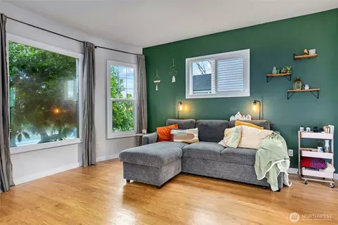 Living - 2418 Chestnut St, Everett, WA 98201 photo 1 of 3