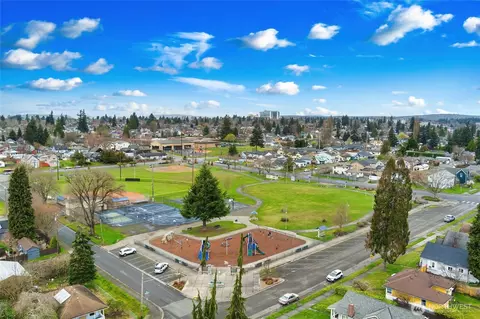 View/Area - 2418 Chestnut St, Everett, WA 98201 photo 4 of 5