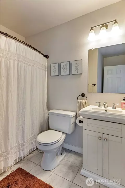 Bath - 2418 Chestnut St, Everett, WA 98201 photo 1 of 2
