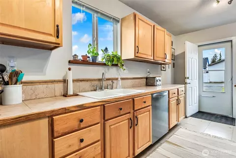 Kitchen - 2418 Chestnut St, Everett, WA 98201 photo 2 of 2
