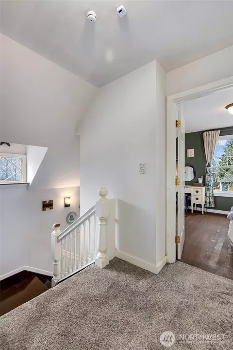 Entry Way - 2418 Chestnut St, Everett, WA 98201 photo 2 of 3