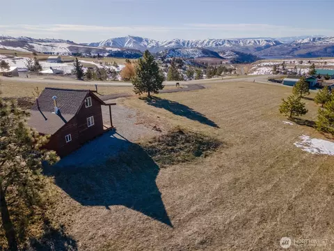 705 Upper Trails Rd, Chelan, WA 98816