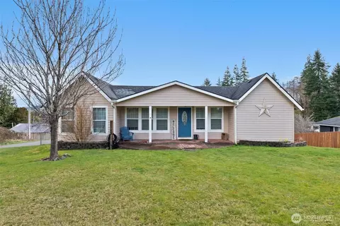 907 Bradford St, Raymond, WA 98577