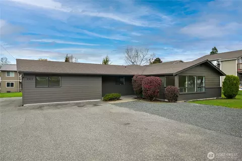 2217 Woburn St, Bellingham, WA 98229