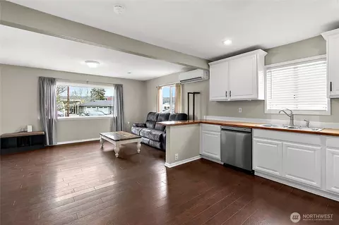 Living - 7308 Riverside Rd E, Sumner, WA 98390 photo 5 of 5