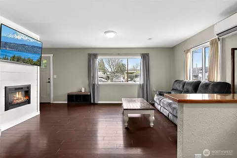Living - 7308 Riverside Rd E, Sumner, WA 98390 photo 3 of 5