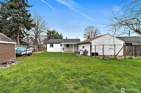 Exterior - 7308 Riverside Rd E, Sumner, WA 98390 photo 6 of 9