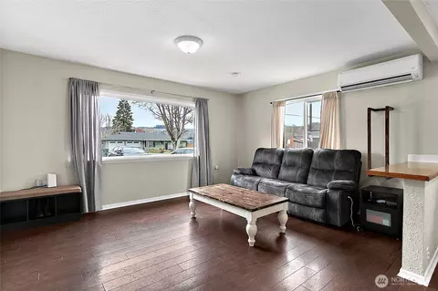 Living - 7308 Riverside Rd E, Sumner, WA 98390 photo 4 of 5