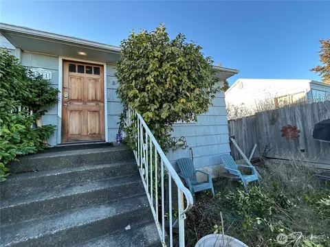 3841 37th Ave SW, Seattle, WA 98126