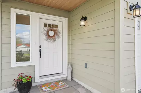 8311 Riverside Dr E, Sumner, WA 98390 photo 2