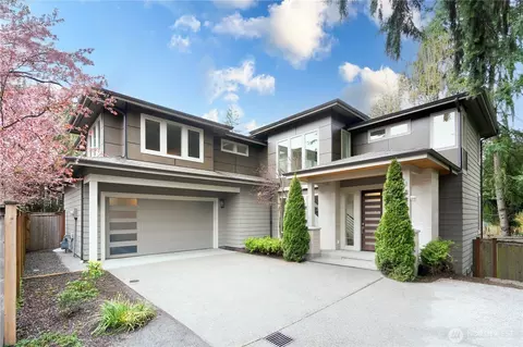 12432 NE 75th St, Kirkland, WA 98033
