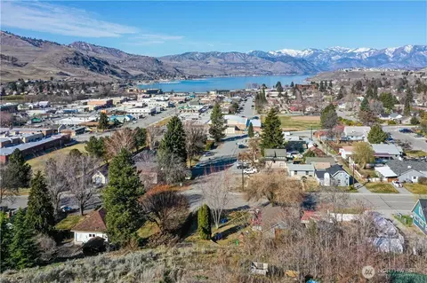524 E Allen Ave, Chelan, WA 98816