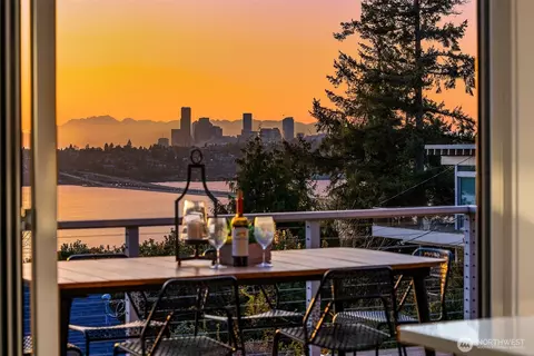 7007 SE 32nd St, Mercer Island, WA 98040