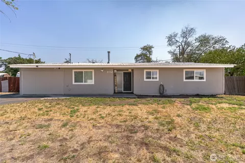 102 Schilling Dr, Moses Lake, WA 98837