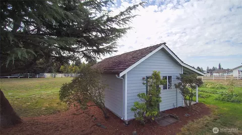 Exterior - 20115 SE 424th St, Enumclaw, WA 98022 photo 7 of 10