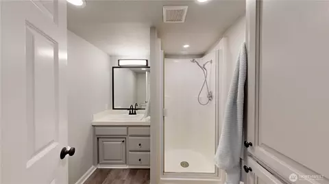 Bath - 20115 SE 424th St, Enumclaw, WA 98022 photo 3 of 3