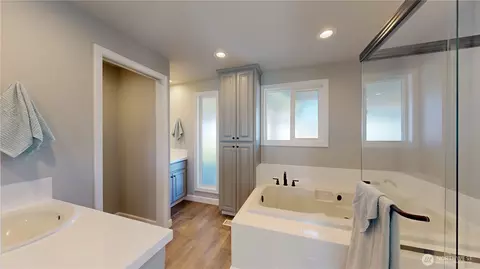 Bath - 20115 SE 424th St, Enumclaw, WA 98022 photo 1 of 3