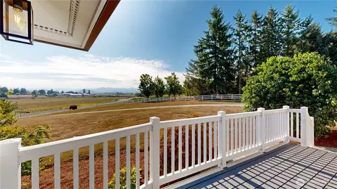 Exterior - 20115 SE 424th St, Enumclaw, WA 98022 photo 3 of 10