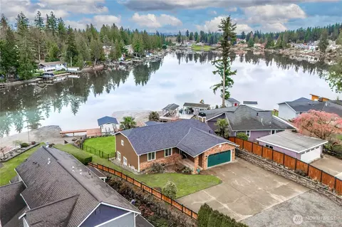 6352 S Island Dr E, Bonney Lake, WA 98391