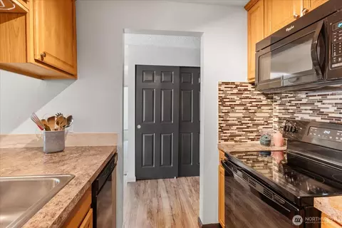 Kitchen - 311 128th St SE #E210, Everett, WA 98208 photo 2 of 3