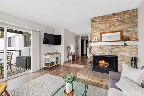 Living - 311 128th St SE #E210, Everett, WA 98208 photo 3 of 4