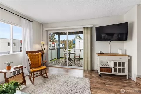 Living - 311 128th St SE #E210, Everett, WA 98208 photo 4 of 4