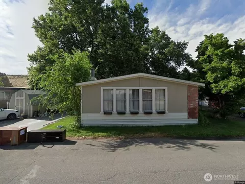 6305 Haag St, West Richland, WA 99353