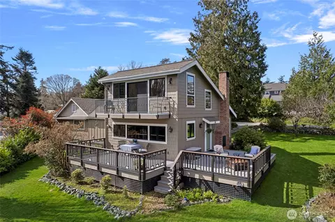 305 NW Coveland St, Coupeville, WA 98239
