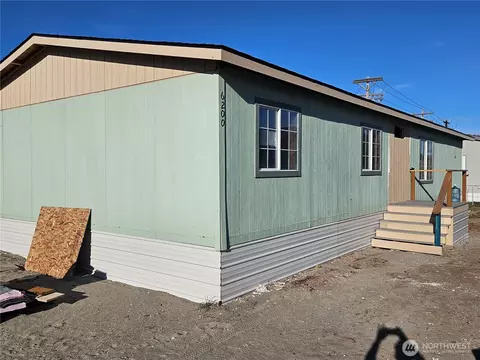 6200 James St, West Richland, WA 99353