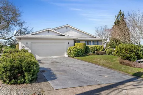 1814 N Skyline Dr, Tacoma, WA 98406