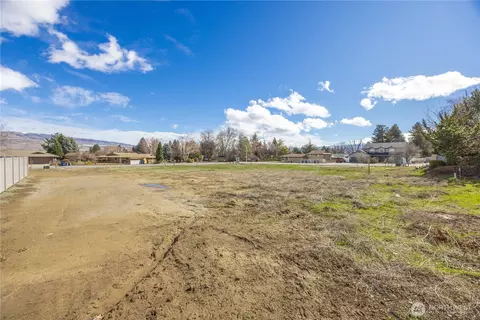 1808 North Rd, Wenatchee, WA 98801