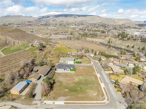 1808 North Rd, Wenatchee, WA 98801