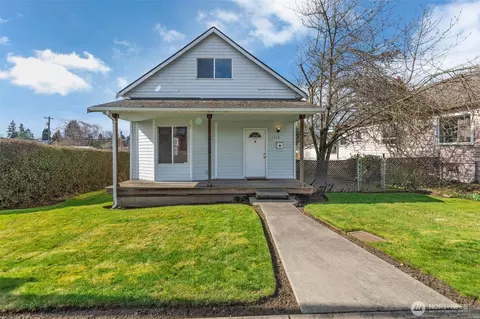 1332 E Marine View Dr, Everett, WA 98201