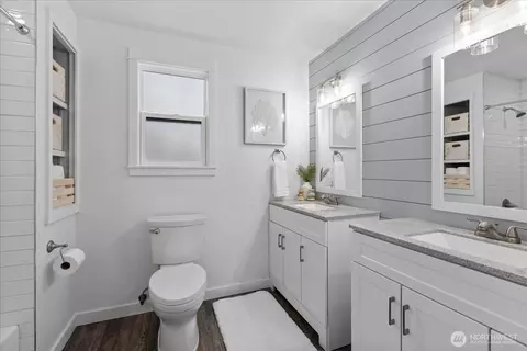 Bath - 20304 45th Dr SE, Bothell, WA 98012 photo 1 of 2